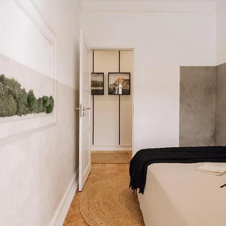 Meran - 3 Bedrooms And Terrace In Alvalade Apartment