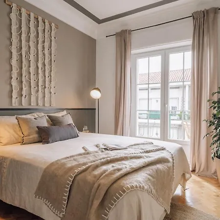 Meran - 3 Bedrooms And Terrace In Alvalade *