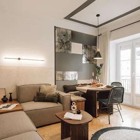 Meran - 3 Bedrooms And Terrace In Alvalade Apartment